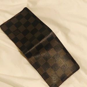 Used Louis Vuitton wallet. holds cash/cards.